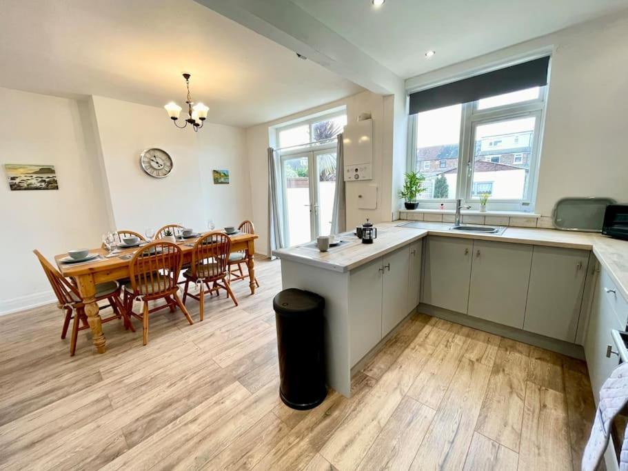 Portsmouth 3 Bedroom Getaway, Sleeps 6 ภายนอก รูปภาพ
