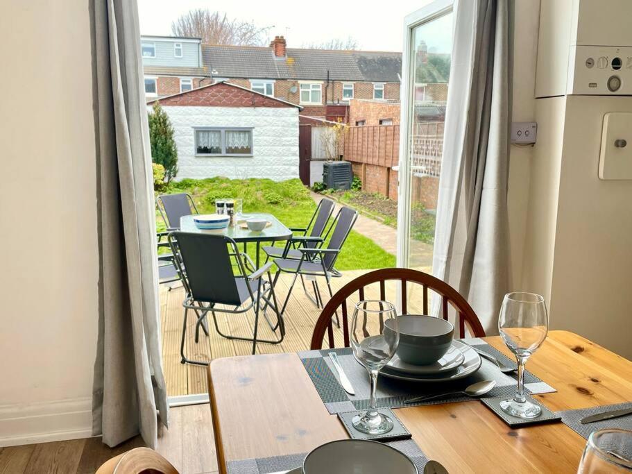 Portsmouth 3 Bedroom Getaway, Sleeps 6 ภายนอก รูปภาพ