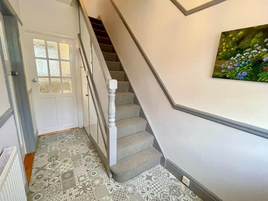 Portsmouth 3 Bedroom Getaway, Sleeps 6 ภายนอก รูปภาพ