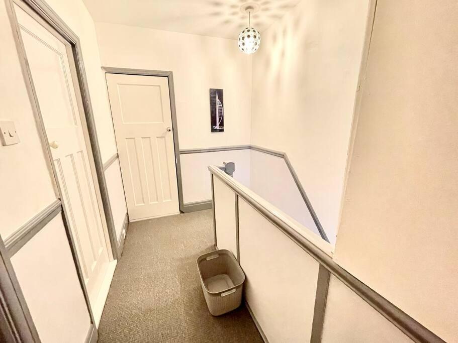 Portsmouth 3 Bedroom Getaway, Sleeps 6 ภายนอก รูปภาพ