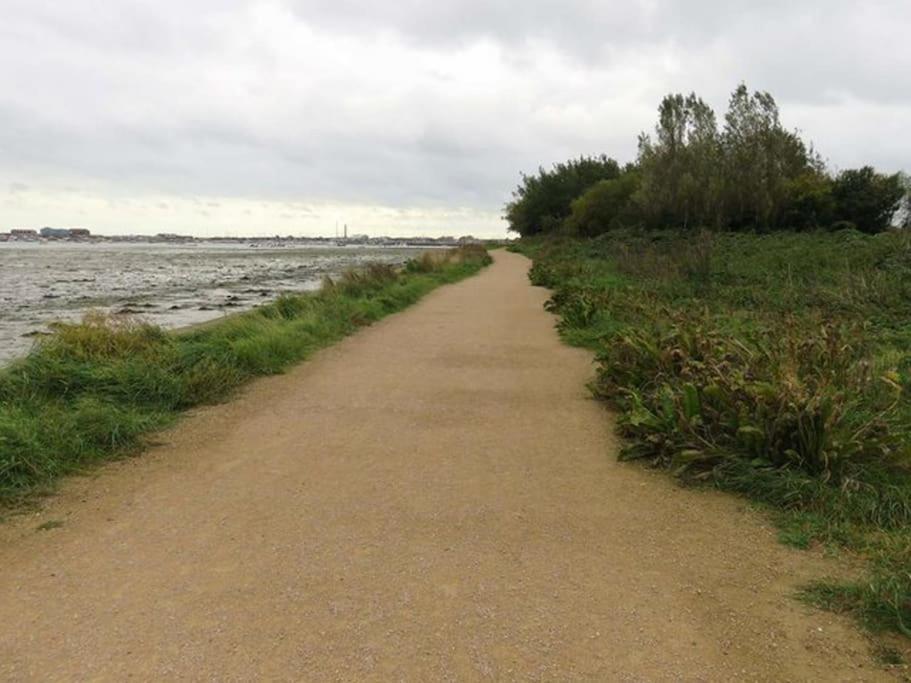Portsmouth 3 Bedroom Getaway, Sleeps 6 ภายนอก รูปภาพ