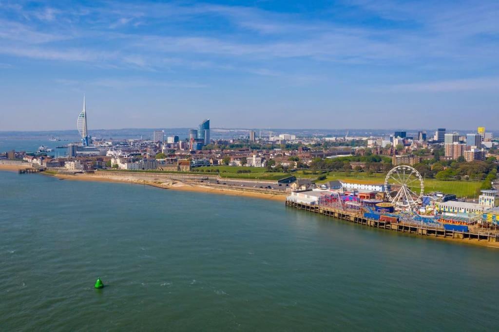 Portsmouth 3 Bedroom Getaway, Sleeps 6 ภายนอก รูปภาพ
